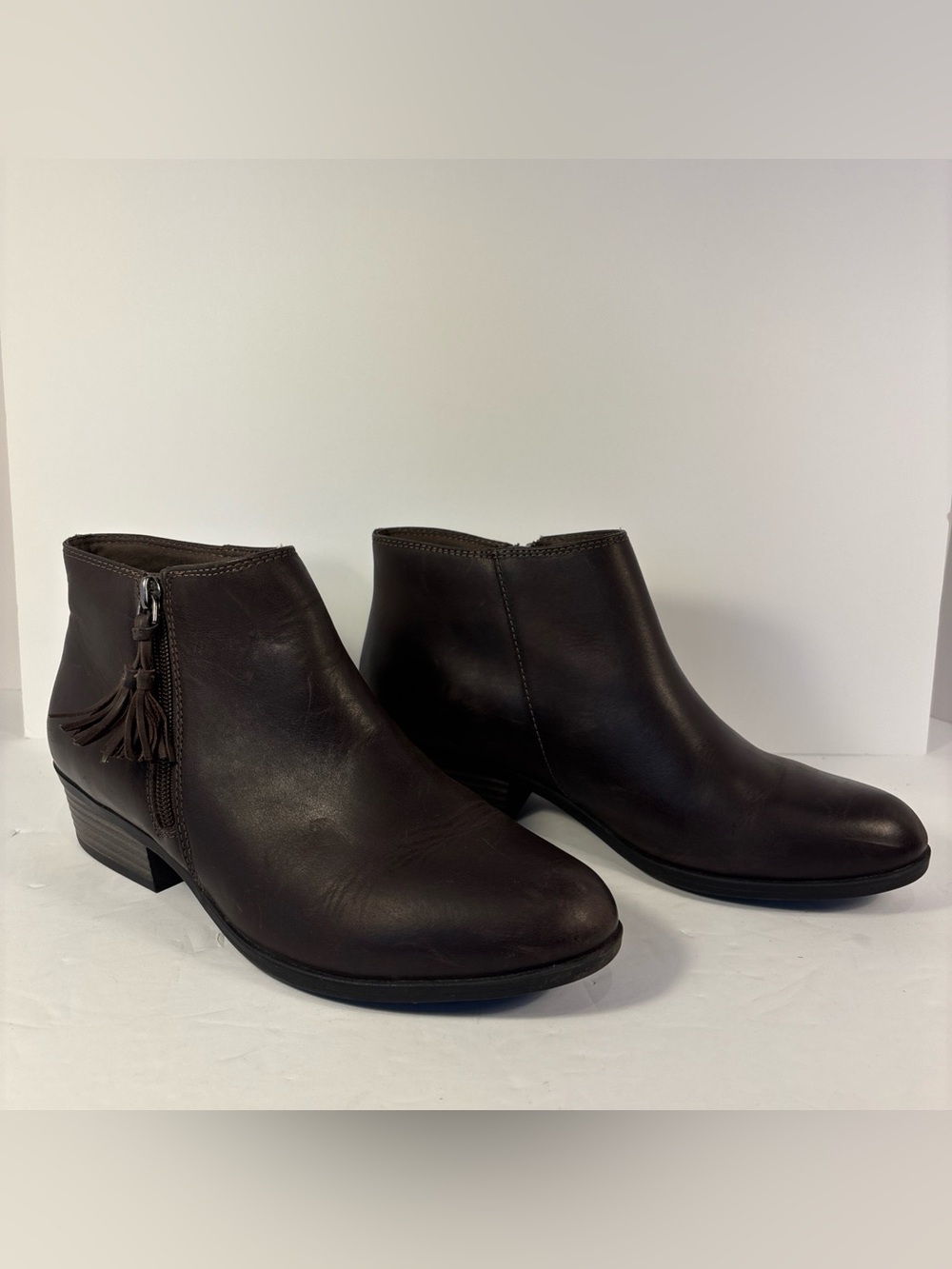 Clarks Women’s 9.5 Brown Leather Ankle Boots Side Zip Tassel Low Heel Booties